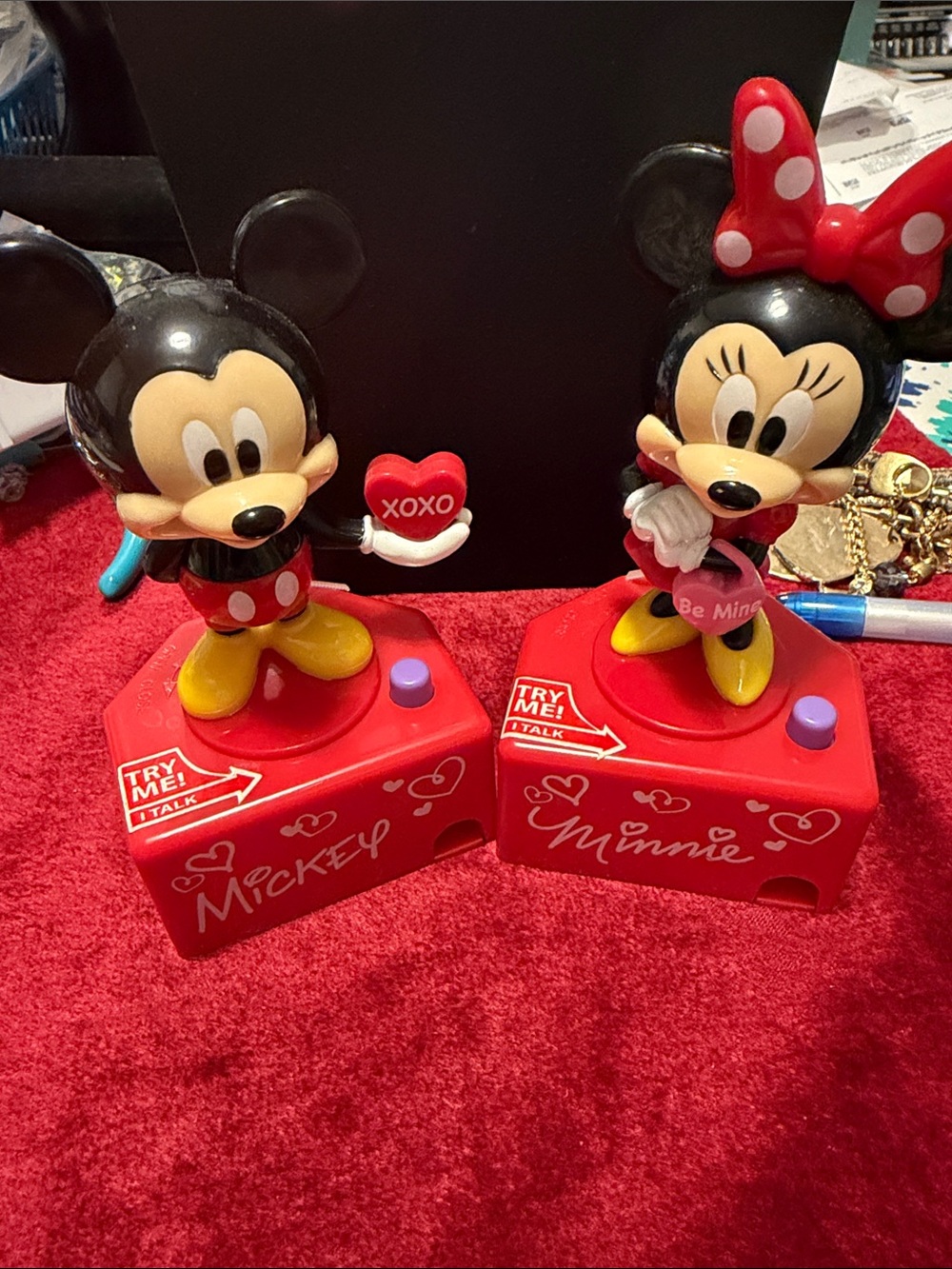 Mickey & Minnie Valentine acrylic Figurine Pair need batteries replaced